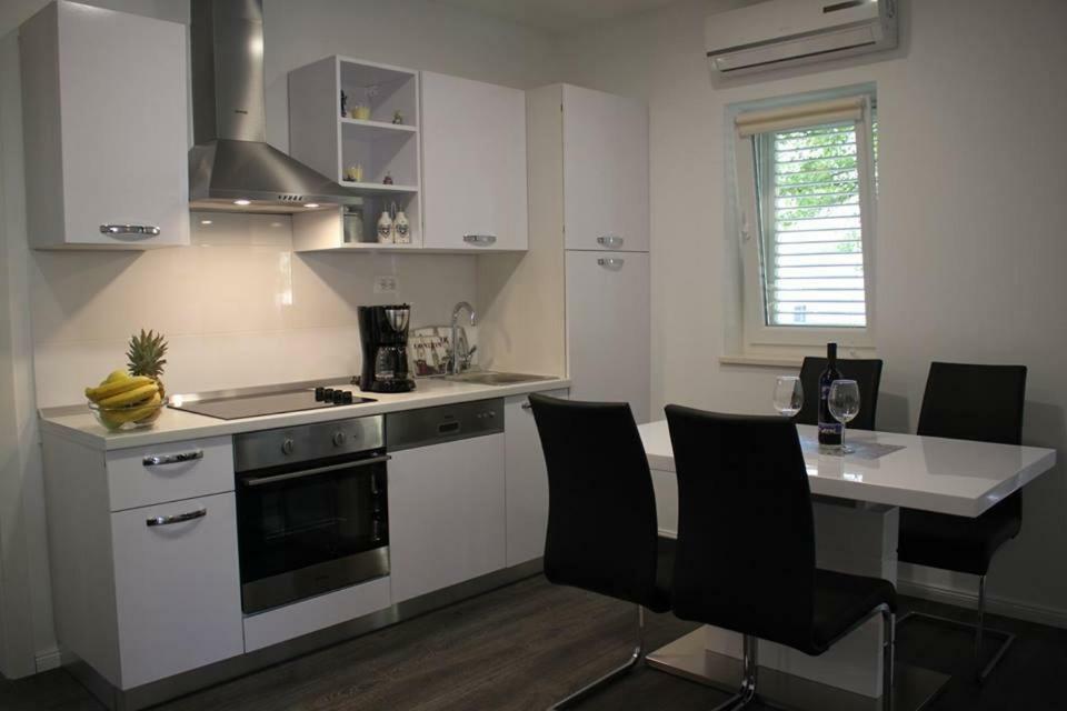 Apartments Holiday Baška Voda Eksteriør billede