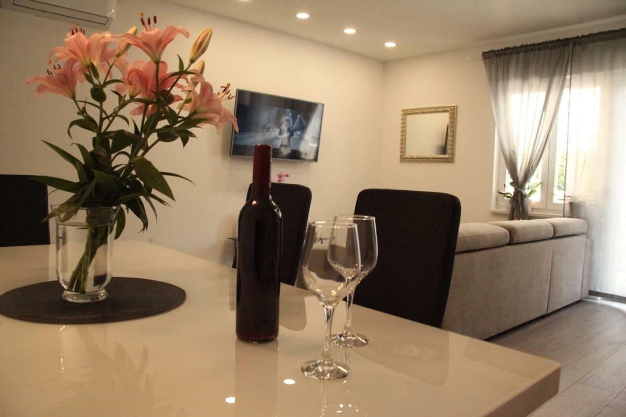 Apartments Holiday Baška Voda Eksteriør billede
